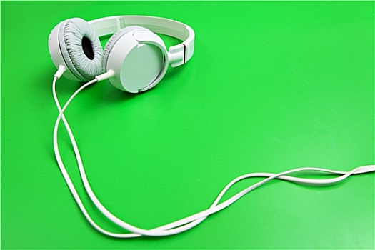 头戴式耳机,绿色背景