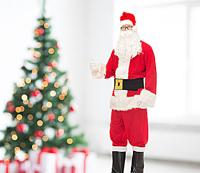 圣诞节,休假,手势,人,男人,服饰,圣诞老人,展示,竖大拇指,上方,客厅,树,背景
