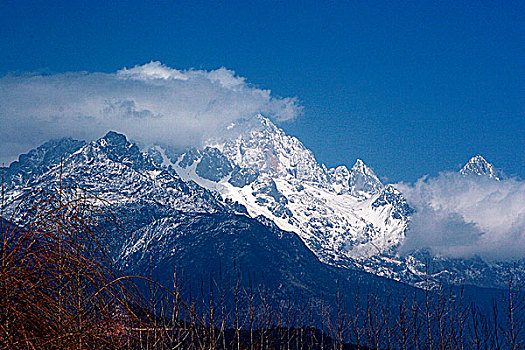 云南丽江纳西族玉龙雪山