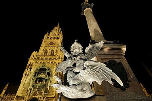 夜晚,天使,雕塑,正面,柱子,市政厅,背景,玛利亚广场,慕尼黑,巴伐利亚,德国,欧洲