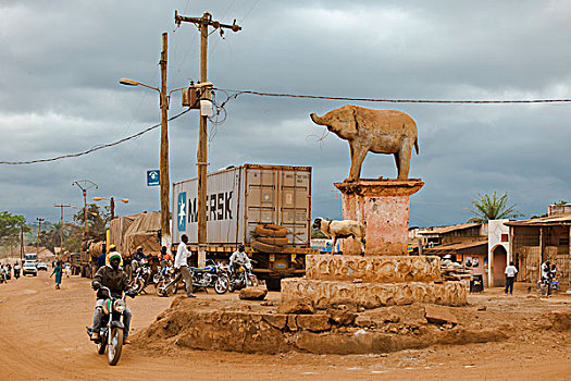 街景,损坏,大象,纪念建筑,城镇,东方,区域,喀麦隆,非洲