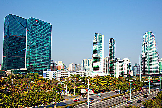 深圳福田滨河大道旁的高楼大厦