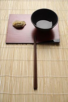 蒸汽,饺子,酱,碗,筷子,竹垫