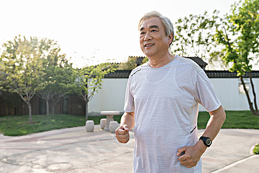 老年男人健康运动