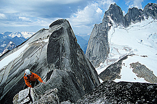 男人,攀岩,尖顶,西部,山脊,不列颠哥伦比亚省,加拿大