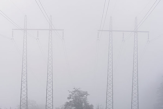电塔,雾