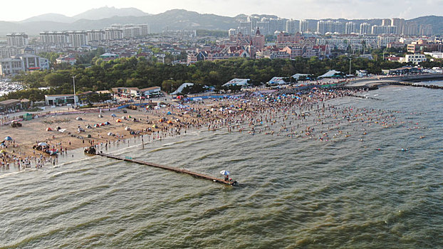 山东省日照市,海滨旅游高潮不断,海水浴场只见人海不见大海