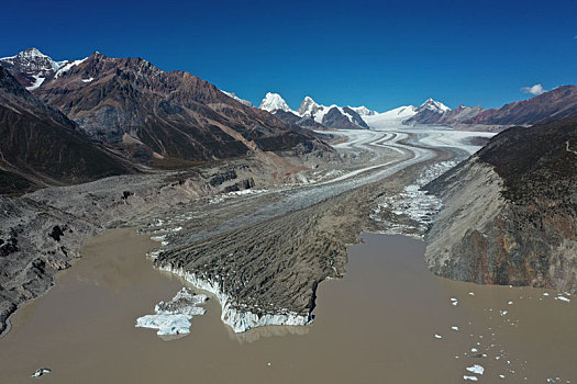 航拍西藏八宿县的来古冰川