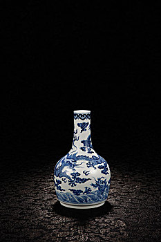青花龙纹天球瓶,瓶