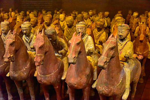 陕西咸阳文庙西汉兵马俑馆,西汉三千彩绘兵马俑