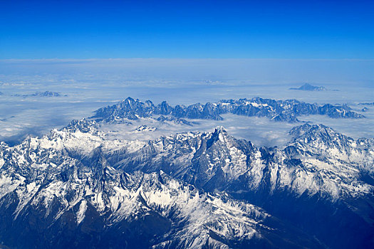 航拍贡嘎雪山