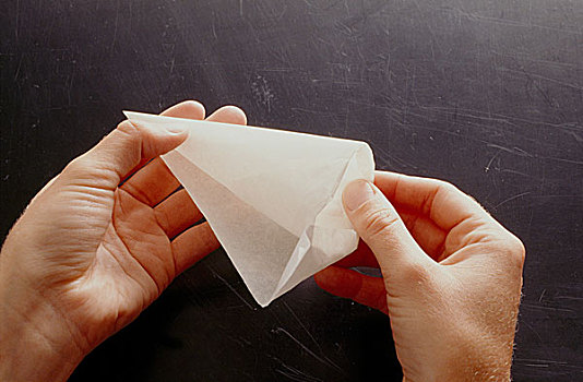 边缘,三角形,烤盘纸,折叠,第四步