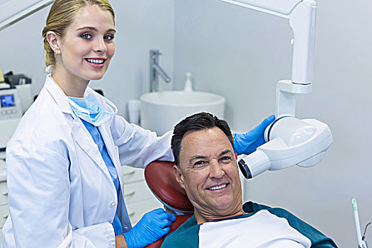 头像,牙医,检查,男患者,牙科工具,诊所