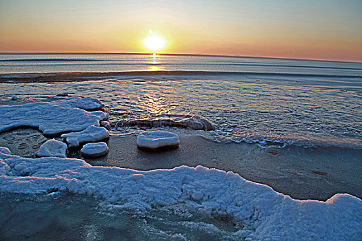 北戴河海冰日出