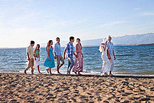 新婚夫妇,海滩,朋友