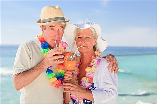 老年,夫妻,喝,鸡尾酒,海滩