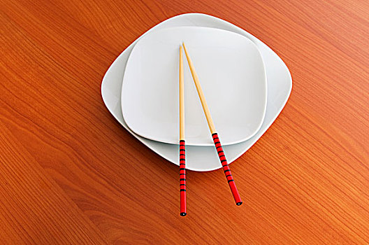 盘子,筷子,木桌子