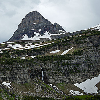 仰视,山峰,阴天,冰川国家公园,冰河,蒙大拿,美国