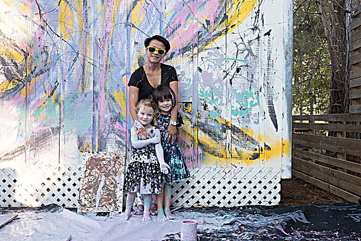 母亲,女儿,遮盖,绘画,墙壁彩绘