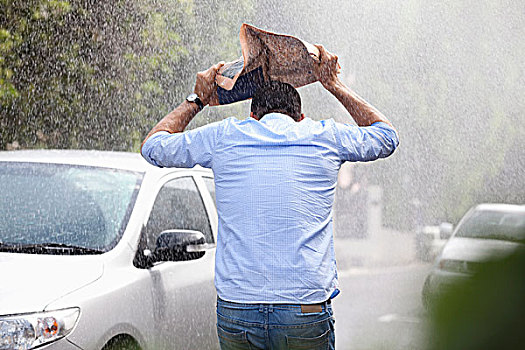 男人,报纸,下雨,街道