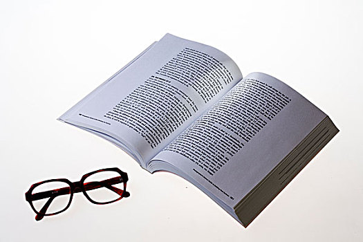 书与眼镜