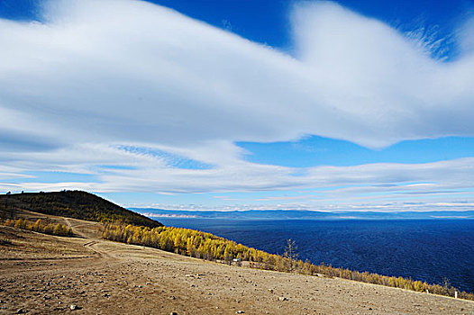 贝加尔湖上空的云