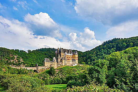 德国埃尔茨城堡全景图