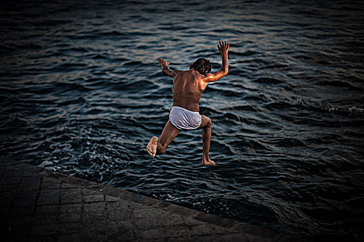男孩,跳跃,金角湾,博斯普鲁斯海峡