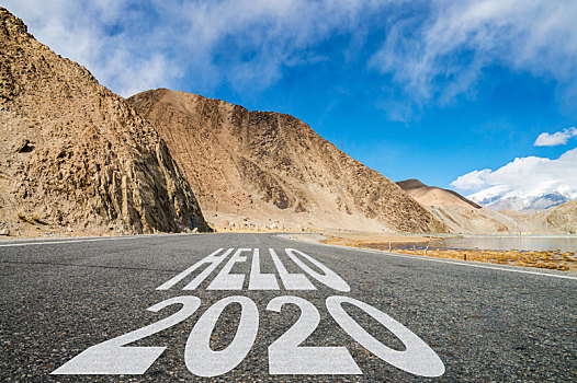 2020新年开始中国新疆喀什公路背景