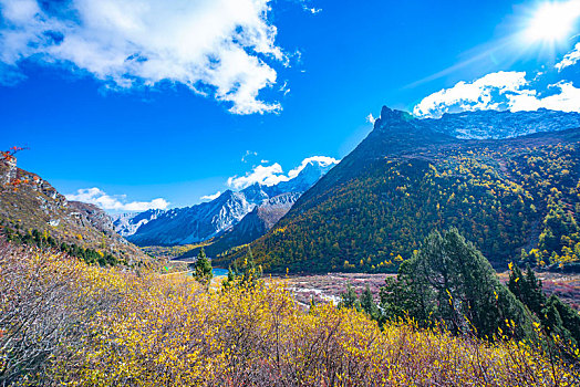 稻城亚丁秋色,秋季风光,高原雪山摄影,四川,甘孜州,秋天风景,自然风光摄影,仙乃日,央迈勇,夏诺多吉,三大神山,2020年