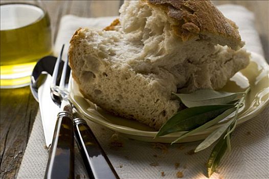 白面包,盘子,橄榄,嫩枝,餐具,橄榄油