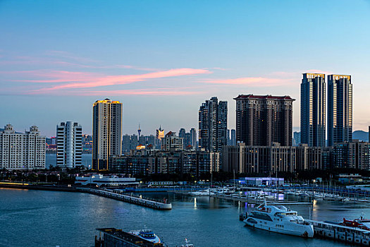 中国珠海城市游艇码头风光