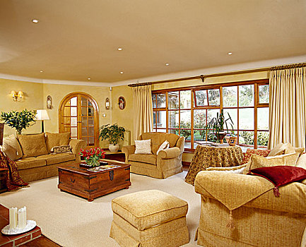 传统,黄色,起居室,帘,金色,沙发,扶手椅