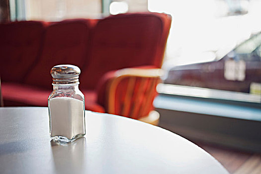 盐瓶,桌上