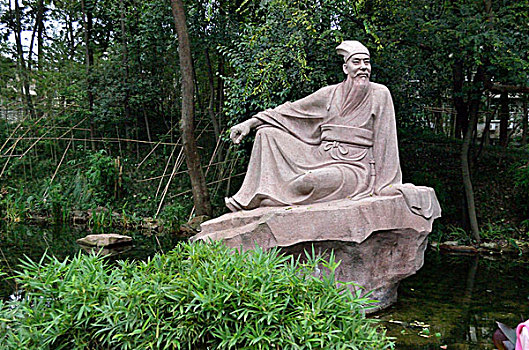 苏东坡雕像三苏祠
