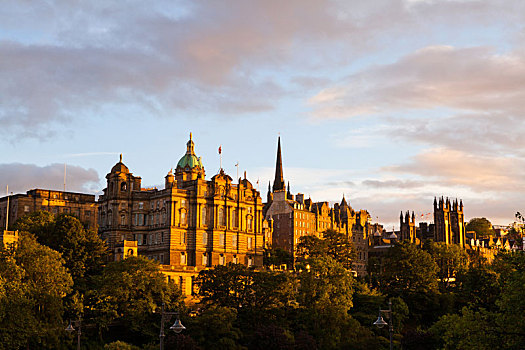 爱丁堡城市日落景象