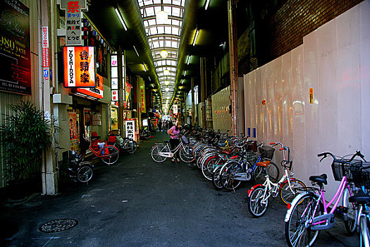 日本大阪具有三百年历史的心斋桥商业区,可堪称为购物天堂