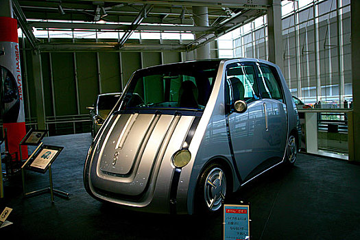 丰田汽车会馆里丰田汽车公司展示的丰田迷你汽车