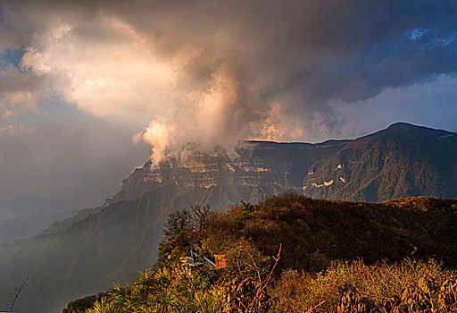 光雾山香炉峰风光