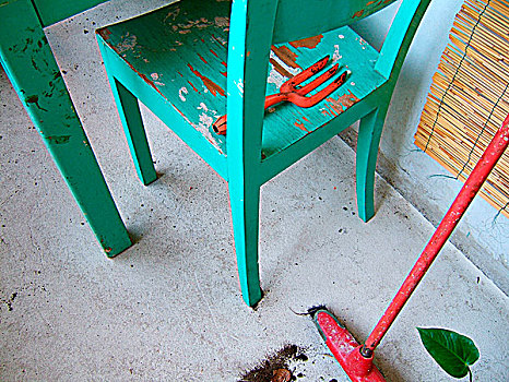 橙色,耙,青绿色,椅子,红色,扫帚