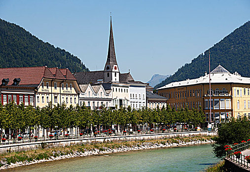 散步场所,教区教堂,河,坏,萨尔茨卡莫古特,上奥地利州,奥地利,欧洲