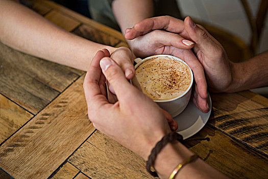 情侣,握手,咖啡杯,自助餐厅,特写