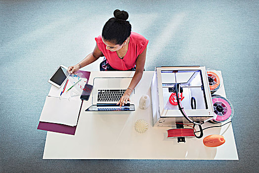 女性,设计师,笔记本电脑,靠近,打印机