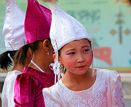 哈萨克族儿童庆祝六一儿童节