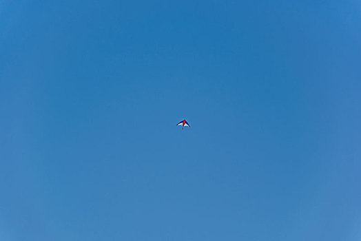 蓝天下的风筝