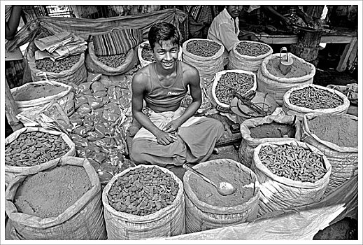 男孩,坐,调味品,店,市场,孟加拉,九月,2005年