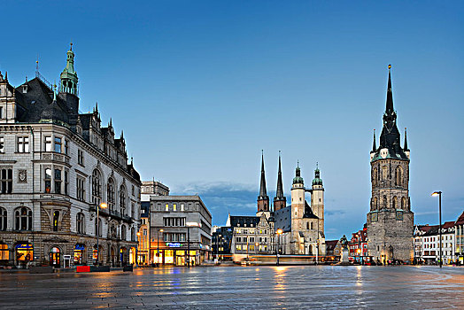 德国,萨克森安哈尔特,市场,左边,右边,市政厅,市场教堂,红色,塔,黃昏,光影,有轨电车