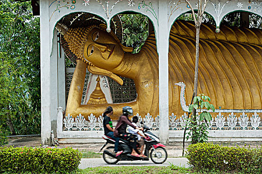 泰国,北碧府,卧佛,寺院