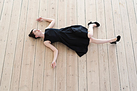 美女,躺着,木地板