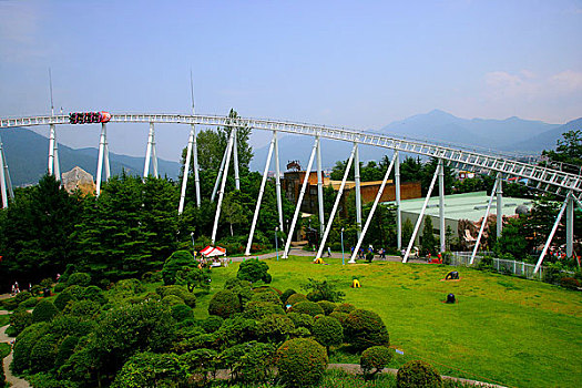 日本著名富士急游乐园高速过山车